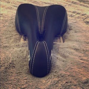 Bike seat NWT